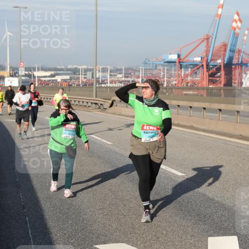 03.10.2025 - Köhlbrandbrückenlauf Yannick Fuchs http://msf.ph/oto/9133726 03.10.2025 09:06:33 Position 2 3624, 3623 meine-sportfotos.de