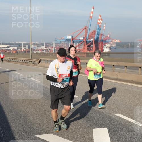 03.10.2025 - Köhlbrandbrückenlauf Yannick Fuchs http://msf.ph/oto/9133757 03.10.2025 09:06:40 Position 2 2425 meine-sportfotos.de