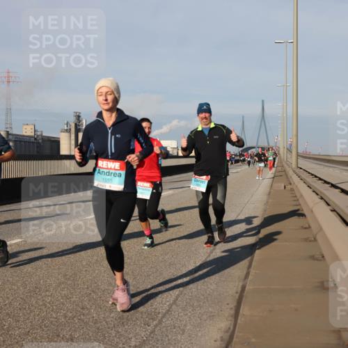 03.10.2025 - Köhlbrandbrückenlauf Lena Gebhardt http://msf.ph/oto/9133773 03.10.2025 09:51:46 Position 2 1508, 1555, 1461 meine-sportfotos.de