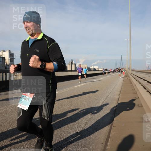 03.10.2025 - Köhlbrandbrückenlauf Lena Gebhardt http://msf.ph/oto/9133821 03.10.2025 09:51:48 Position 2 61, 876 meine-sportfotos.de