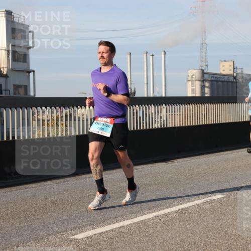 03.10.2025 - Köhlbrandbrückenlauf Lena Gebhardt http://msf.ph/oto/9133825 03.10.2025 09:51:50 Position 2 2990 meine-sportfotos.de