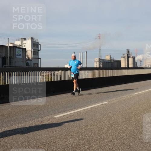 03.10.2025 - Köhlbrandbrückenlauf Lena Gebhardt http://msf.ph/oto/9133847 03.10.2025 09:51:52 Position 2  meine-sportfotos.de
