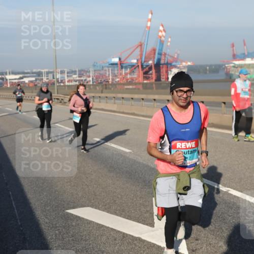 03.10.2025 - Köhlbrandbrückenlauf Yannick Fuchs http://msf.ph/oto/9133884 03.10.2025 09:07:02 Position 2 12 meine-sportfotos.de