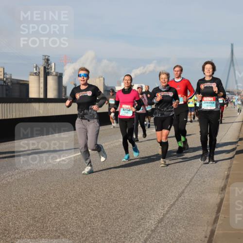 03.10.2025 - Köhlbrandbrückenlauf Lena Gebhardt http://msf.ph/oto/9133890 03.10.2025 09:52:01 Position 2 1355, 3010 meine-sportfotos.de