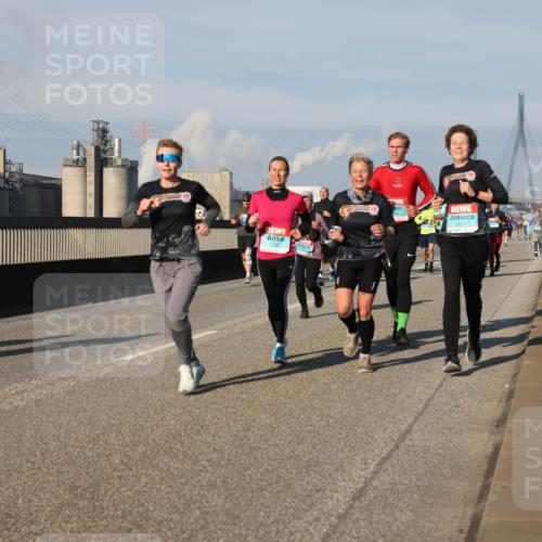 03.10.2025 - Köhlbrandbrückenlauf Lena Gebhardt http://msf.ph/oto/9133897 03.10.2025 09:52:02 Position 2 1355, 3010 meine-sportfotos.de