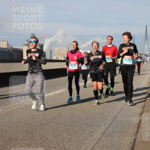 03.10.2025 - Köhlbrandbrückenlauf Lena Gebhardt http://msf.ph/oto/9133900 03.10.2025 09:52:02 Position 2 1355, 2560, 3010 meine-sportfotos.de