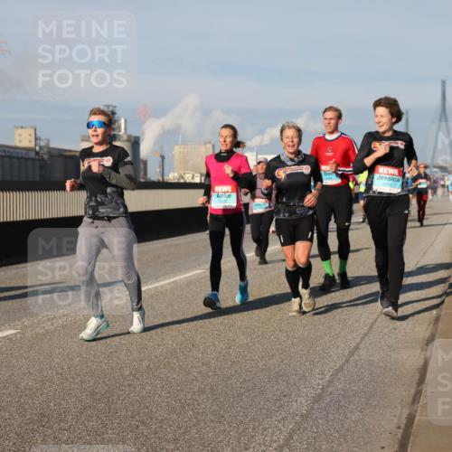 03.10.2025 - Köhlbrandbrückenlauf Lena Gebhardt http://msf.ph/oto/9133903 03.10.2025 09:52:02 Position 2 3010 meine-sportfotos.de