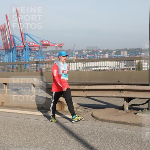 03.10.2025 - Köhlbrandbrückenlauf Yannick Fuchs http://msf.ph/oto/9133910 03.10.2025 09:07:04 Position 2 118 meine-sportfotos.de