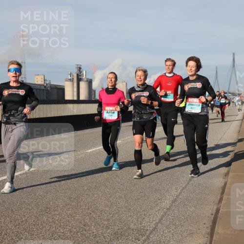03.10.2025 - Köhlbrandbrückenlauf Lena Gebhardt http://msf.ph/oto/9133921 03.10.2025 09:52:02 Position 2 1355, 3010 meine-sportfotos.de