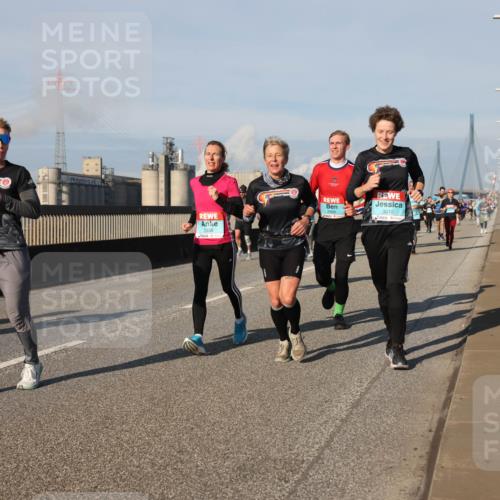 03.10.2025 - Köhlbrandbrückenlauf Lena Gebhardt http://msf.ph/oto/9133931 03.10.2025 09:52:03 Position 2 1355, 3010 meine-sportfotos.de
