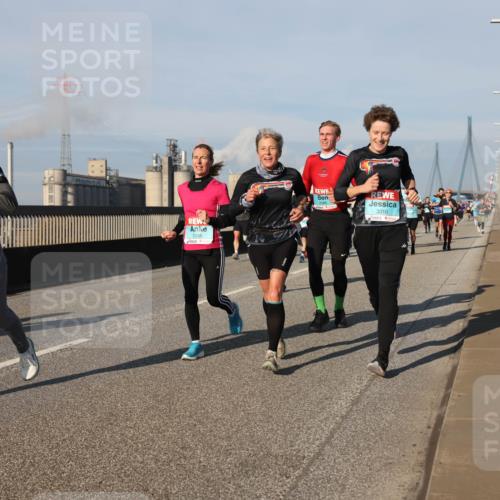 03.10.2025 - Köhlbrandbrückenlauf Lena Gebhardt http://msf.ph/oto/9133936 03.10.2025 09:52:03 Position 2 1355, 2560, 3010 meine-sportfotos.de