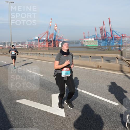 03.10.2025 - Köhlbrandbrückenlauf Yannick Fuchs http://msf.ph/oto/9133940 03.10.2025 09:07:06 Position 2 3824, 2278 meine-sportfotos.de
