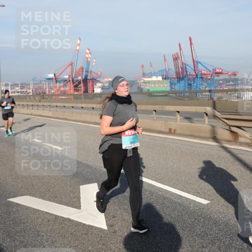 03.10.2025 - Köhlbrandbrückenlauf Yannick Fuchs http://msf.ph/oto/9133943 03.10.2025 09:07:06 Position 2 3824, 2278 meine-sportfotos.de