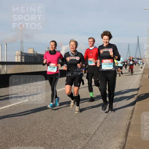 03.10.2025 - Köhlbrandbrückenlauf Lena Gebhardt http://msf.ph/oto/9133949 03.10.2025 09:52:03 Position 2 1355, 2560, 3010 meine-sportfotos.de