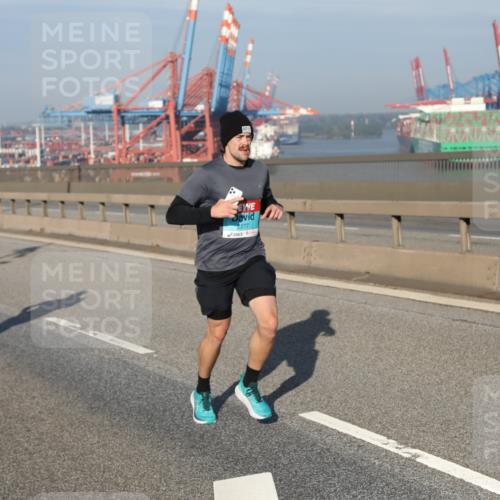 03.10.2025 - Köhlbrandbrückenlauf Yannick Fuchs http://msf.ph/oto/9133960 03.10.2025 09:07:08 Position 2 2277 meine-sportfotos.de