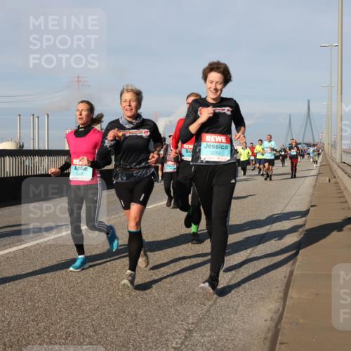 03.10.2025 - Köhlbrandbrückenlauf Lena Gebhardt http://msf.ph/oto/9133964 03.10.2025 09:52:03 Position 2 1355, 3010 meine-sportfotos.de