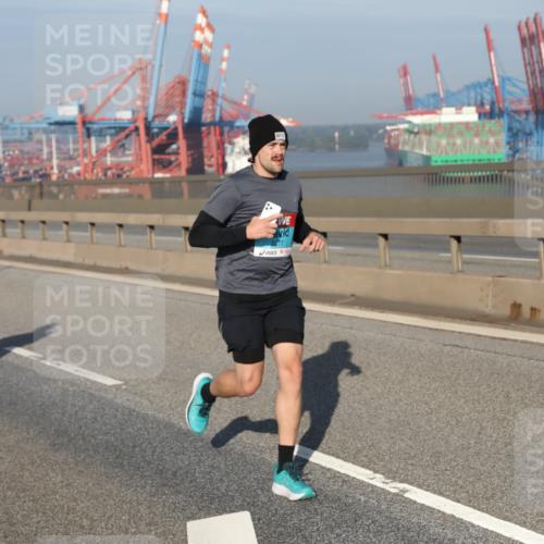03.10.2025 - Köhlbrandbrückenlauf Yannick Fuchs http://msf.ph/oto/9133965 03.10.2025 09:07:08 Position 2  meine-sportfotos.de