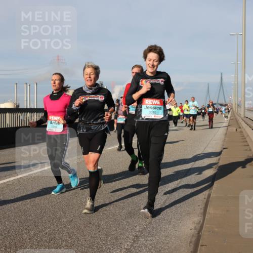 03.10.2025 - Köhlbrandbrückenlauf Lena Gebhardt http://msf.ph/oto/9133966 03.10.2025 09:52:03 Position 2 1355, 3010 meine-sportfotos.de