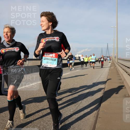03.10.2025 - Köhlbrandbrückenlauf Lena Gebhardt http://msf.ph/oto/9133972 03.10.2025 09:52:04 Position 2 1355, 3010 meine-sportfotos.de
