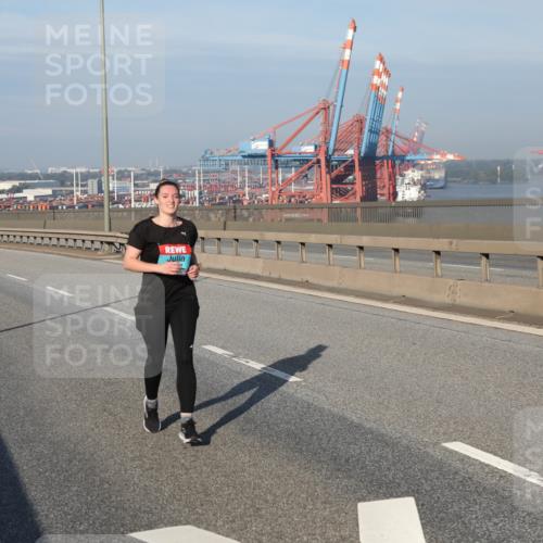 03.10.2025 - Köhlbrandbrückenlauf Yannick Fuchs http://msf.ph/oto/9133979 03.10.2025 09:07:09 Position 2  meine-sportfotos.de