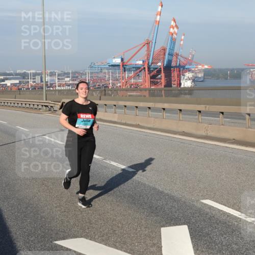 03.10.2025 - Köhlbrandbrückenlauf Yannick Fuchs http://msf.ph/oto/9133984 03.10.2025 09:07:10 Position 2  meine-sportfotos.de