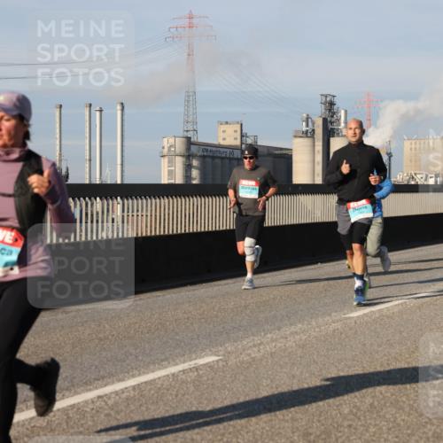 03.10.2025 - Köhlbrandbrückenlauf Lena Gebhardt http://msf.ph/oto/9133992 03.10.2025 09:52:05 Position 2  meine-sportfotos.de