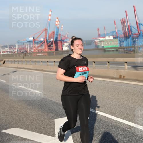 03.10.2025 - Köhlbrandbrückenlauf Yannick Fuchs http://msf.ph/oto/9133999 03.10.2025 09:07:11 Position 2  meine-sportfotos.de