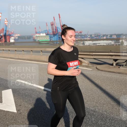 03.10.2025 - Köhlbrandbrückenlauf Yannick Fuchs http://msf.ph/oto/9134014 03.10.2025 09:07:12 Position 2  meine-sportfotos.de