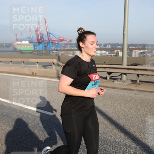 03.10.2025 - Köhlbrandbrückenlauf Yannick Fuchs http://msf.ph/oto/9134018 03.10.2025 09:07:12 Position 2  meine-sportfotos.de