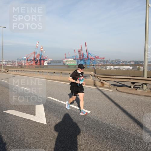03.10.2025 - Köhlbrandbrückenlauf Yannick Fuchs http://msf.ph/oto/9134028 03.10.2025 09:07:28 Position 2  meine-sportfotos.de