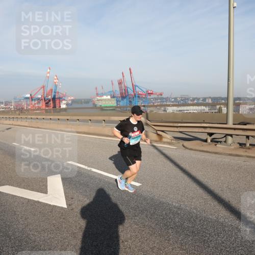 03.10.2025 - Köhlbrandbrückenlauf Yannick Fuchs http://msf.ph/oto/9134034 03.10.2025 09:07:28 Position 2 204 meine-sportfotos.de