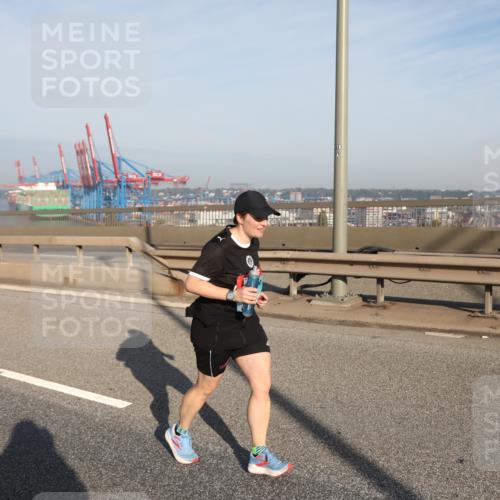 03.10.2025 - Köhlbrandbrückenlauf Yannick Fuchs http://msf.ph/oto/9134047 03.10.2025 09:07:28 Position 2 18 meine-sportfotos.de