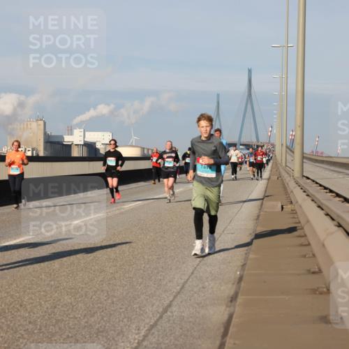 03.10.2025 - Köhlbrandbrückenlauf Lena Gebhardt http://msf.ph/oto/9134110 03.10.2025 09:52:14 Position 2  meine-sportfotos.de