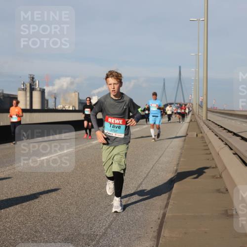 03.10.2025 - Köhlbrandbrückenlauf Lena Gebhardt http://msf.ph/oto/9134143 03.10.2025 09:52:16 Position 2 3707 meine-sportfotos.de