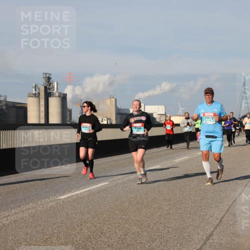 03.10.2025 - Köhlbrandbrückenlauf Lena Gebhardt http://msf.ph/oto/9134159 03.10.2025 09:52:18 Position 2  meine-sportfotos.de