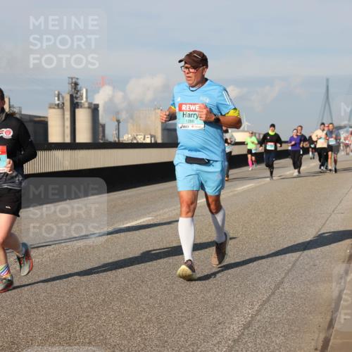 03.10.2025 - Köhlbrandbrückenlauf Lena Gebhardt http://msf.ph/oto/9134206 03.10.2025 09:52:20 Position 2 3006, 1286 meine-sportfotos.de