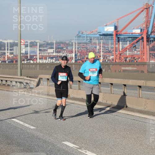 03.10.2025 - Köhlbrandbrückenlauf Yannick Fuchs http://msf.ph/oto/9134220 03.10.2025 09:08:43 Position 2 2647, 2664 meine-sportfotos.de