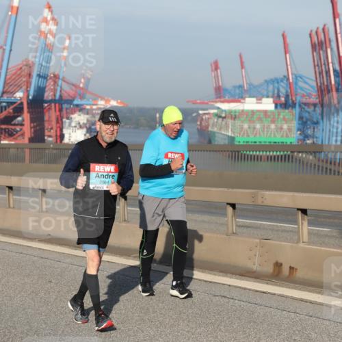 03.10.2025 - Köhlbrandbrückenlauf Yannick Fuchs http://msf.ph/oto/9134248 03.10.2025 09:08:48 Position 2 2664 meine-sportfotos.de