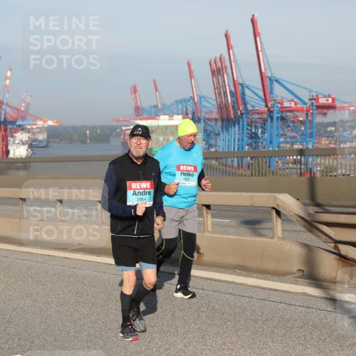 03.10.2025 - Köhlbrandbrückenlauf Yannick Fuchs http://msf.ph/oto/9134255 03.10.2025 09:08:49 Position 2 2647, 2664 meine-sportfotos.de