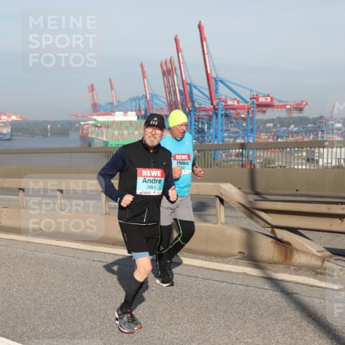 03.10.2025 - Köhlbrandbrückenlauf Yannick Fuchs http://msf.ph/oto/9134260 03.10.2025 09:08:49 Position 2 2664 meine-sportfotos.de