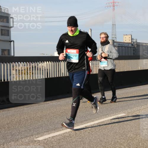 03.10.2025 - Köhlbrandbrückenlauf Lena Gebhardt http://msf.ph/oto/9134268 03.10.2025 09:52:26 Position 2  meine-sportfotos.de