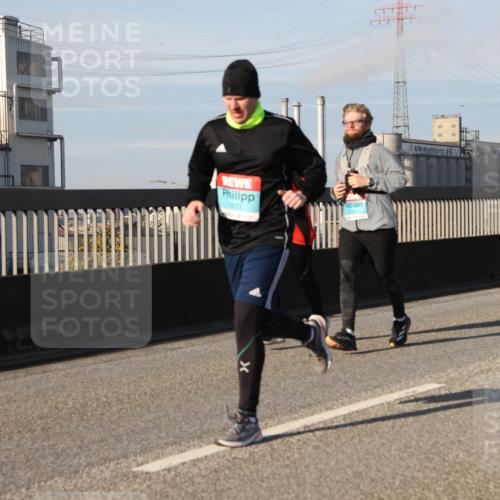 03.10.2025 - Köhlbrandbrückenlauf Lena Gebhardt http://msf.ph/oto/9134272 03.10.2025 09:52:26 Position 2 1833 meine-sportfotos.de