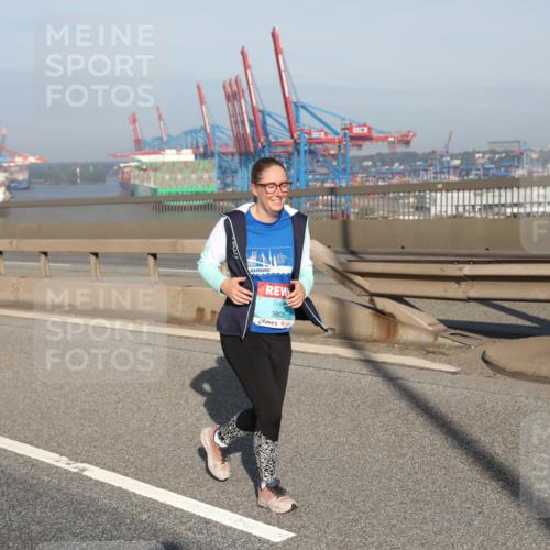03.10.2025 - Köhlbrandbrückenlauf Yannick Fuchs http://msf.ph/oto/9134281 03.10.2025 09:08:53 Position 2 3805 meine-sportfotos.de