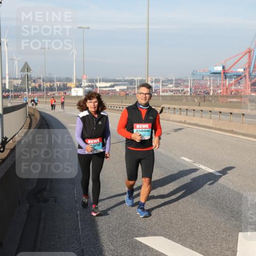 03.10.2025 - Köhlbrandbrückenlauf Yannick Fuchs http://msf.ph/oto/9134295 03.10.2025 09:08:56 Position 2  meine-sportfotos.de