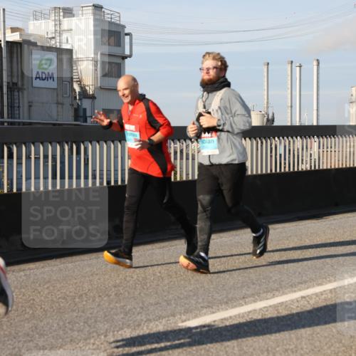 03.10.2025 - Köhlbrandbrückenlauf Lena Gebhardt http://msf.ph/oto/9134304 03.10.2025 09:52:27 Position 2  meine-sportfotos.de