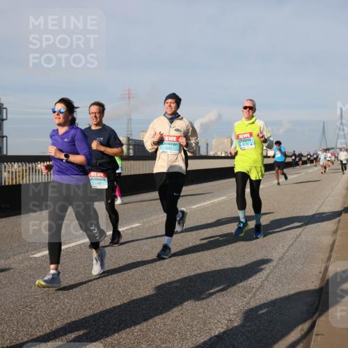 03.10.2025 - Köhlbrandbrückenlauf Lena Gebhardt http://msf.ph/oto/9134352 03.10.2025 09:52:29 Position 2 1408, 2027, 2679 meine-sportfotos.de