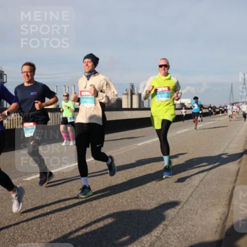 03.10.2025 - Köhlbrandbrückenlauf Lena Gebhardt http://msf.ph/oto/9134358 03.10.2025 09:52:29 Position 2  meine-sportfotos.de