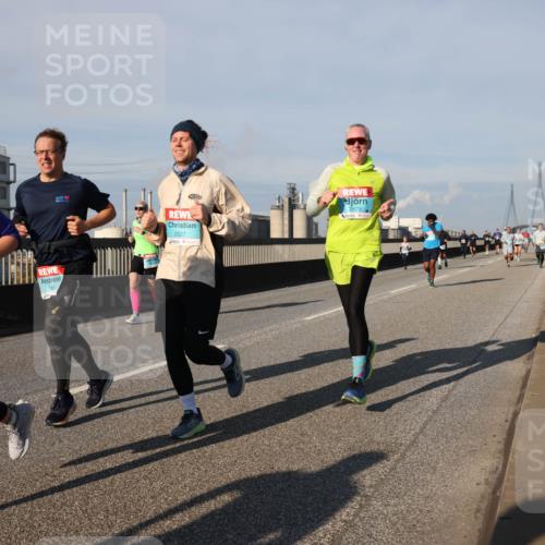 03.10.2025 - Köhlbrandbrückenlauf Lena Gebhardt http://msf.ph/oto/9134362 03.10.2025 09:52:30 Position 2  meine-sportfotos.de