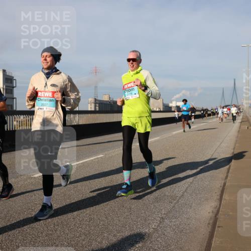 03.10.2025 - Köhlbrandbrückenlauf Lena Gebhardt http://msf.ph/oto/9134368 03.10.2025 09:52:30 Position 2 1408, 2027, 2679 meine-sportfotos.de