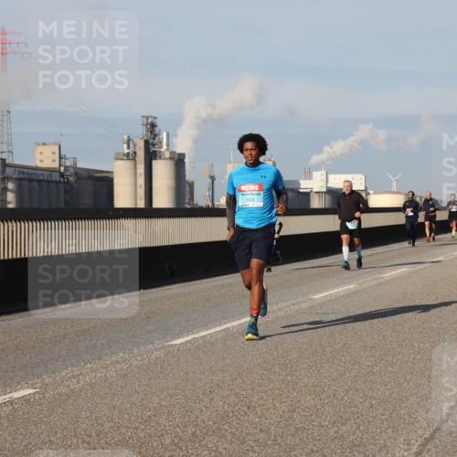 03.10.2025 - Köhlbrandbrückenlauf Lena Gebhardt http://msf.ph/oto/9134384 03.10.2025 09:52:32 Position 2 3123 meine-sportfotos.de